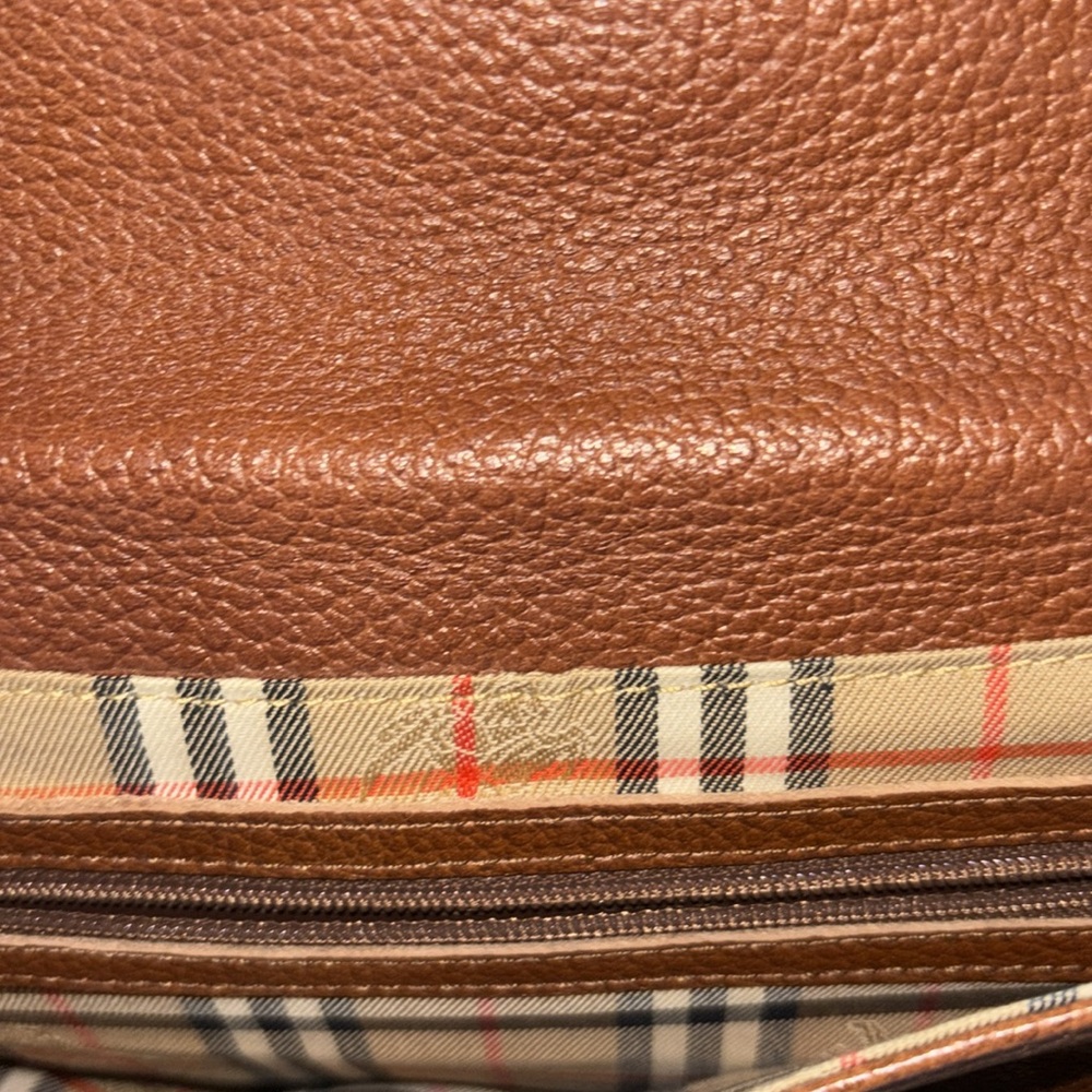 Vintage Burberry crossbody bag. - Picture 2 of 10